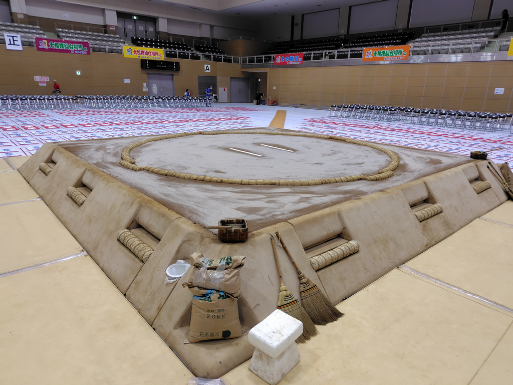 令和七年夏巡業 大相撲仙台場所4人マス席